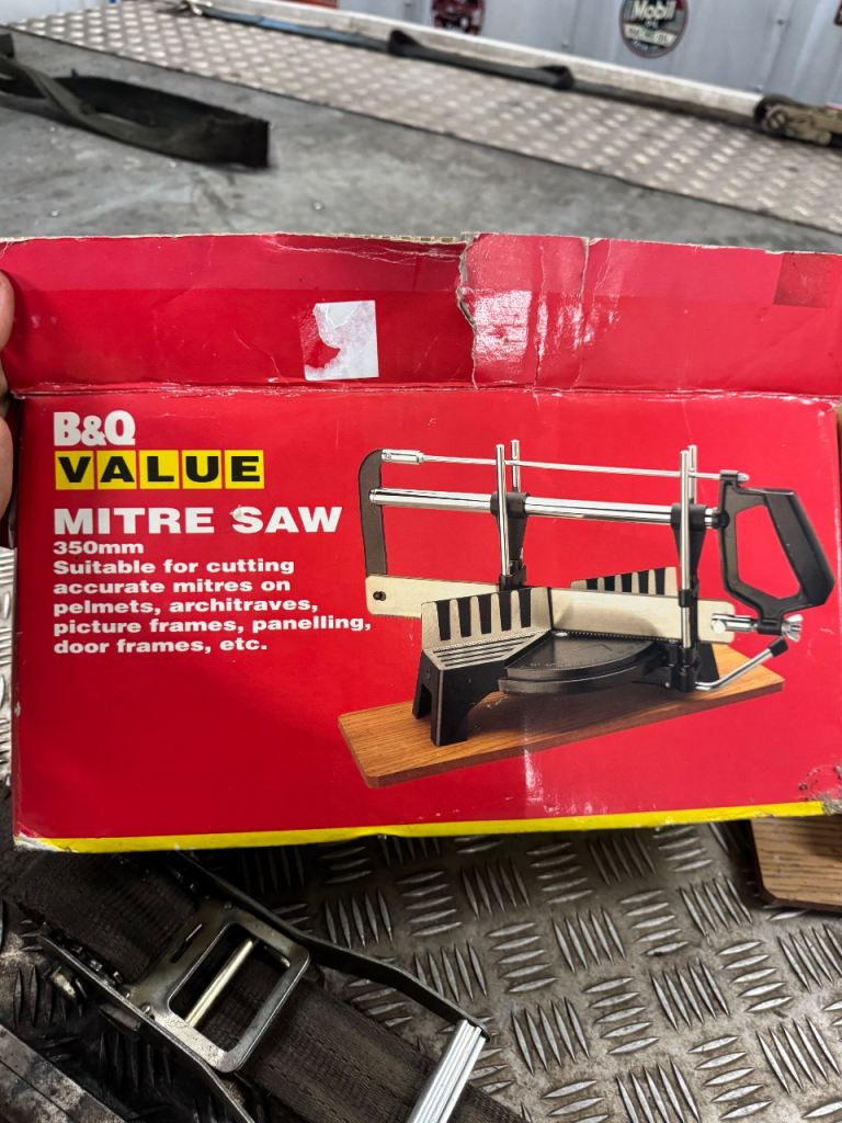 Mitre saw used condition comes with box and instructions