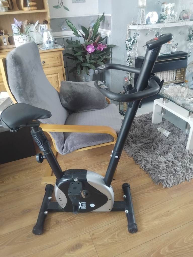 Exercise bike £10