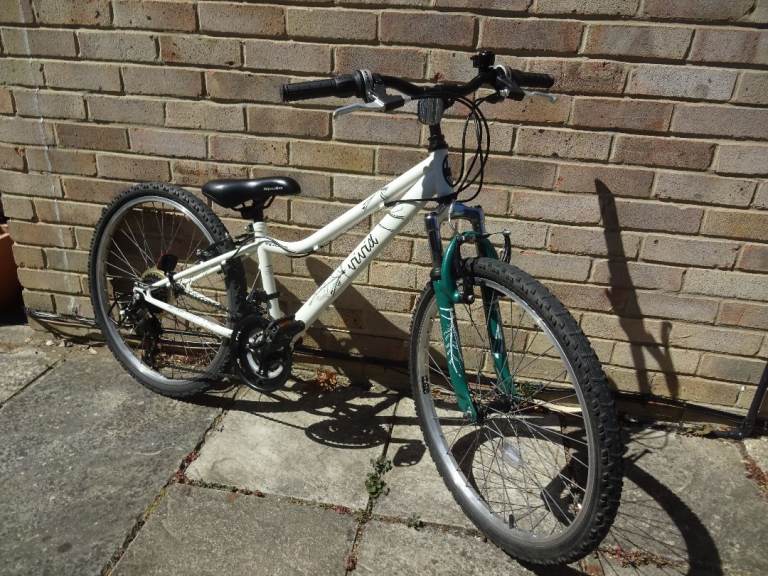 Girls mountain bike 24inch wheels