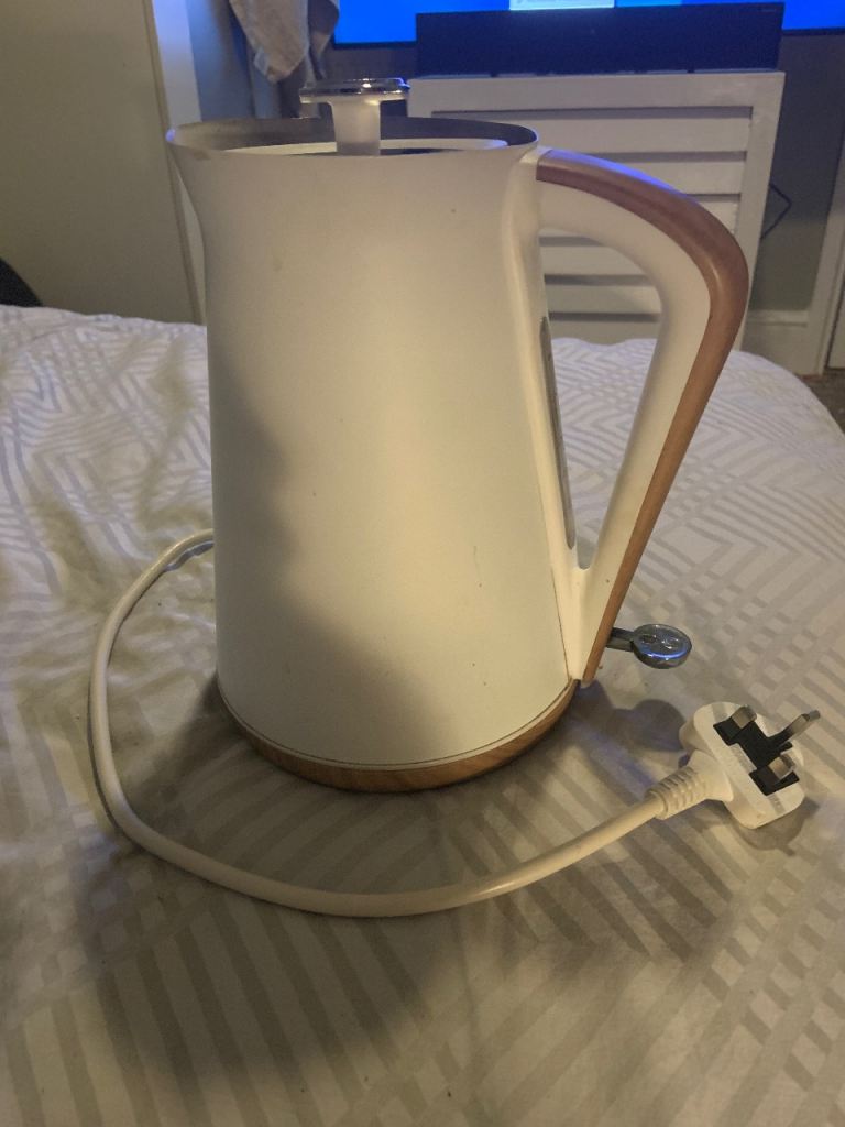Dunelm cream kettle