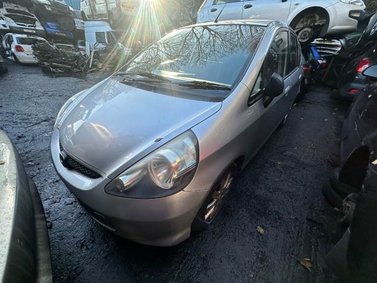 HONDA JAZZ 2006 1.3 PETROL BREAKING FOR PARTS 