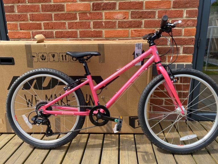 Brand New Python Elite Lightweight 20 inch kids girls bike
