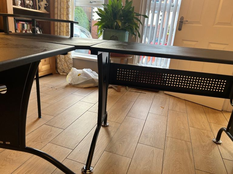 L-shaped office/gaming desk