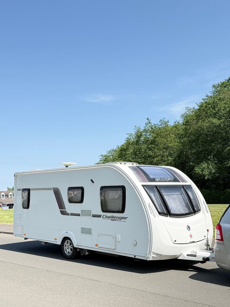 2015 4 berth Swift challenger sport FIXED BED