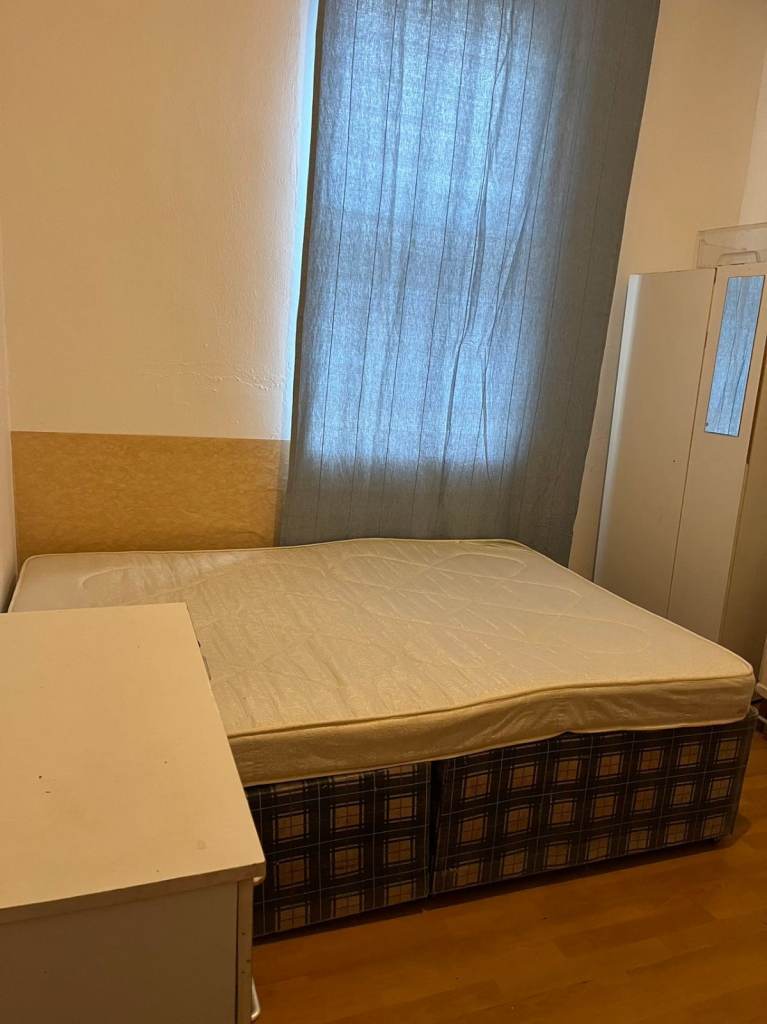 London big single room for one person near seven sisters/ tottenham hale tube station