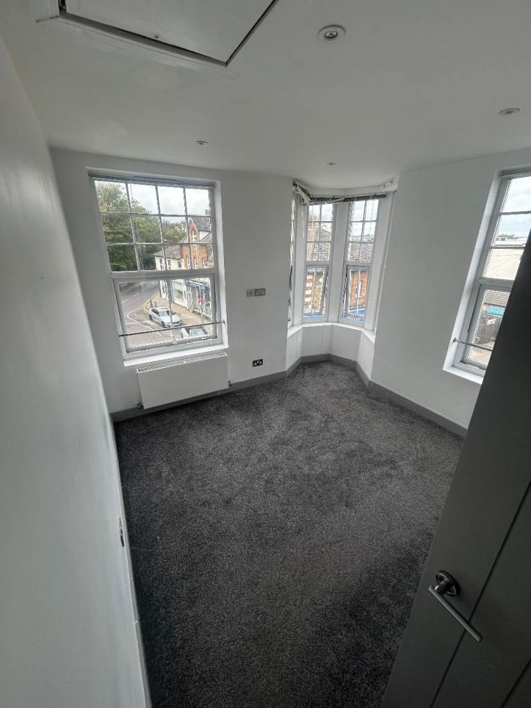 2 Bed Flat, Central Road, SS17 