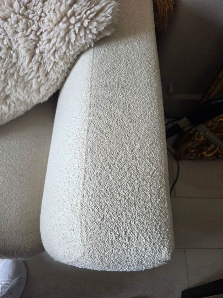 Calix chase sofa cream boucle 