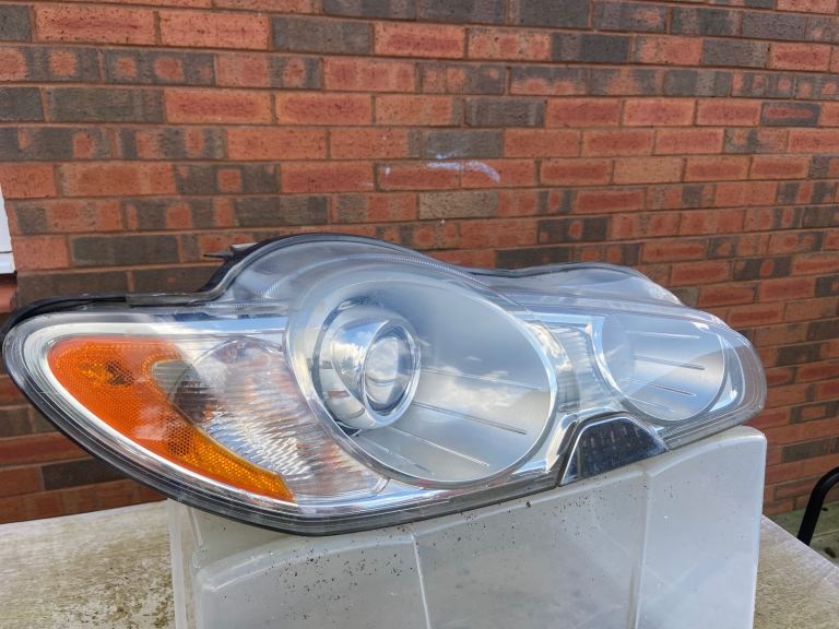 Jaguar xf 2011 front passenger and drivers side headlight 