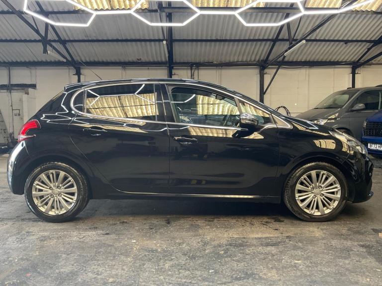 2017 Peugeot 208 1.2 PureTech 82 Allure 5dr HATCHBACK PETROL Manual