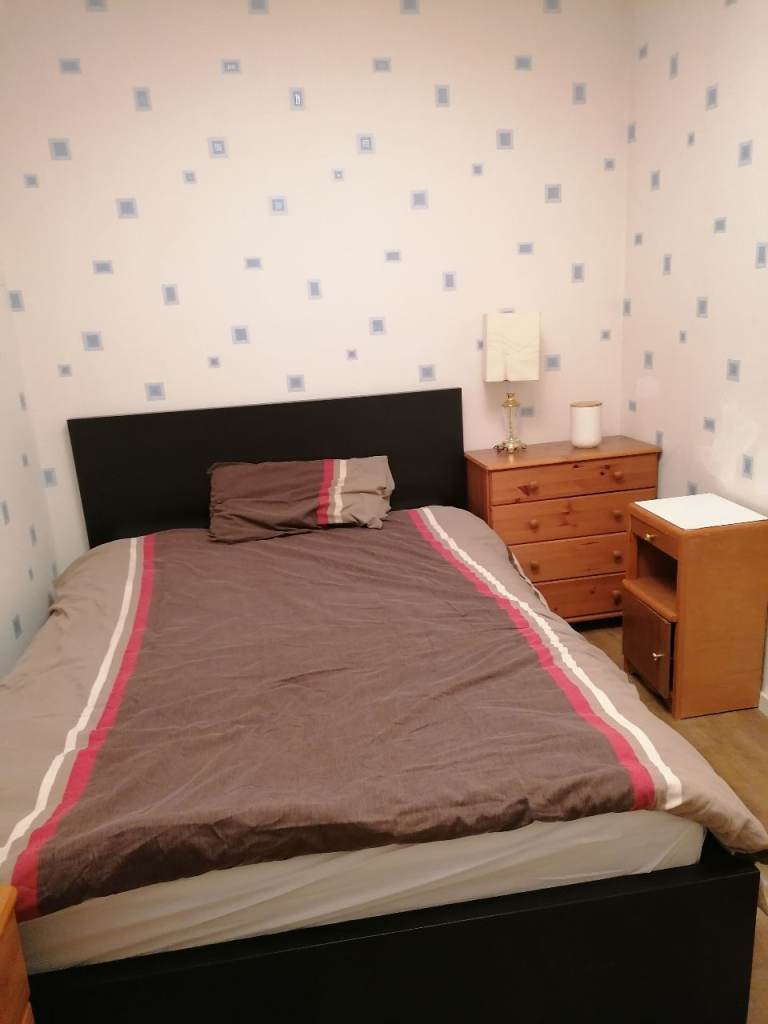 room near  QMUniversity/royal infirmary hosp and near the city