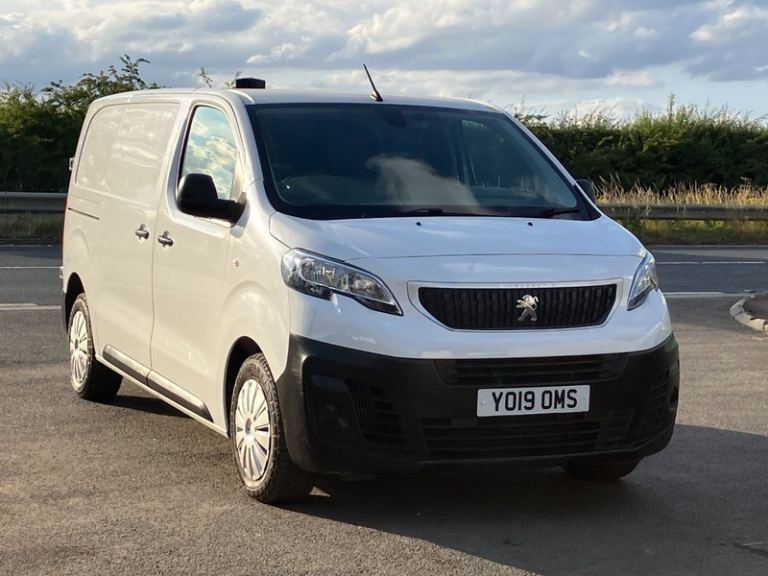 PEUGEOT EXPERT WITH AIRCON TWIN SIDE DOORS. 7,950 NO VAT