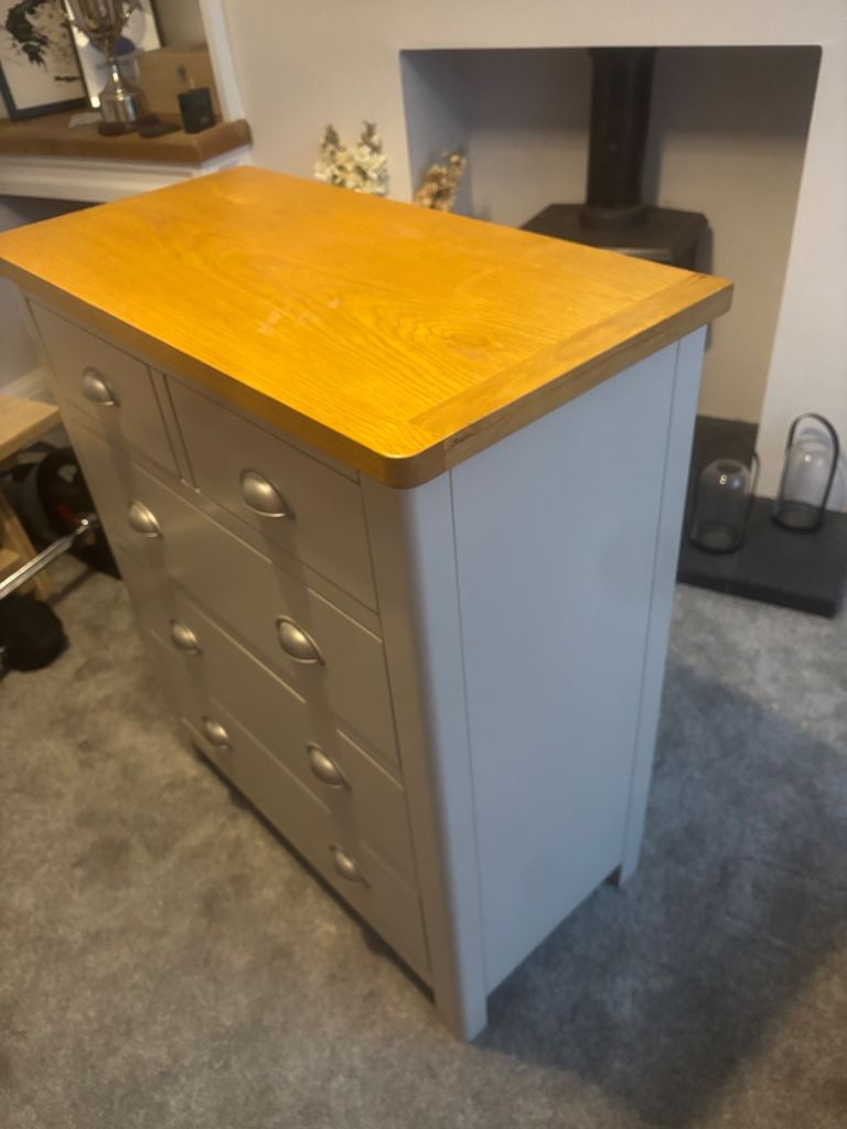 Chest of drawers (2 available)