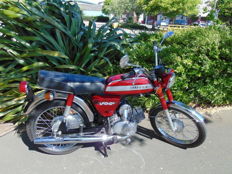 Suzuki A100 1973 classic Japanese lightweight 2 stroke 100 cc commuter restored 