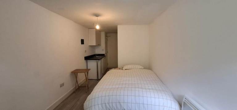 Ensuite Room Available in NW2 for Universal Credit near Neasden, London