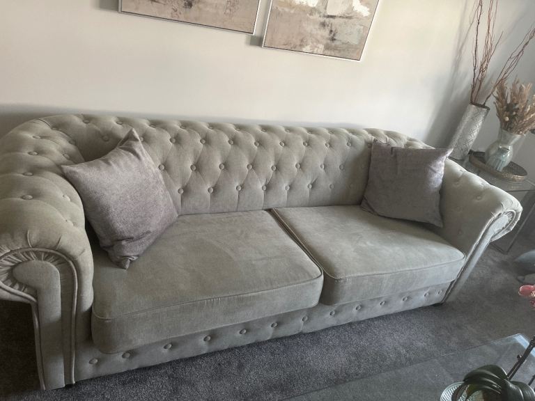 3 2 and 1 seater Grey Fabric Chesterfield Style Sofa – Great Condition
