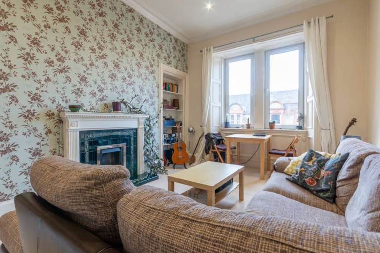 Fantastic, 2-bedroom, 3rd floor flat in Gorgie with good natural lighting – available soon