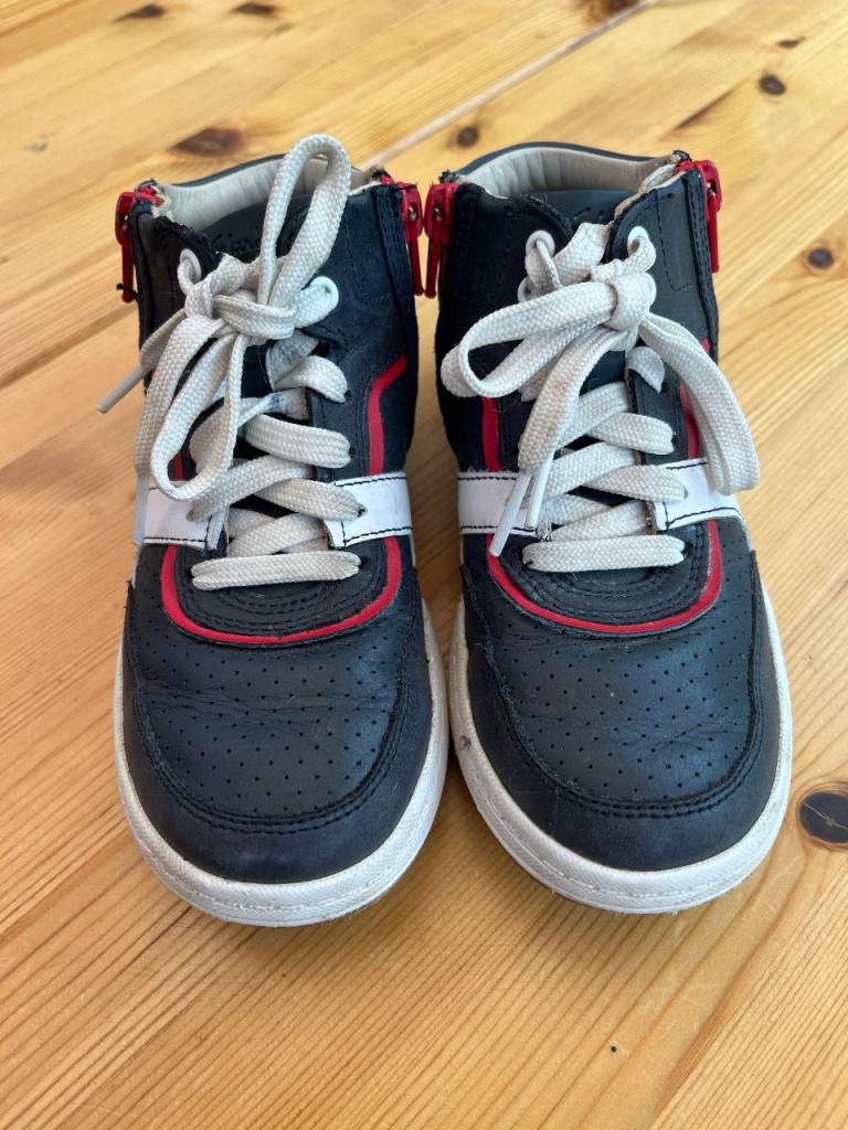 Clarks boys shoes Size 12G - Navy with white laces/Zip ups - Worn, but good condition ONLY £5