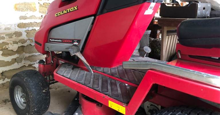 Briggs & Stratton Countax C300H Lawn Mower – Non-Runner – Calne