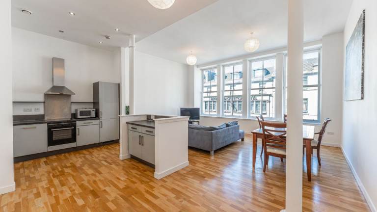 Superb Large One Bedroom Flat in the heart of Glasgow City Centre