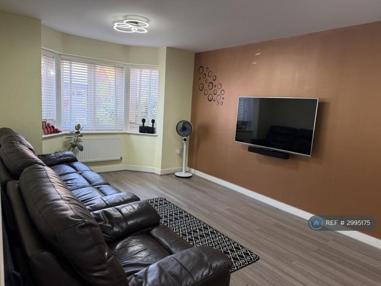 3 bedroom house in Oxlade Drive, Slough, SL3 (3 bed) (#2995175)