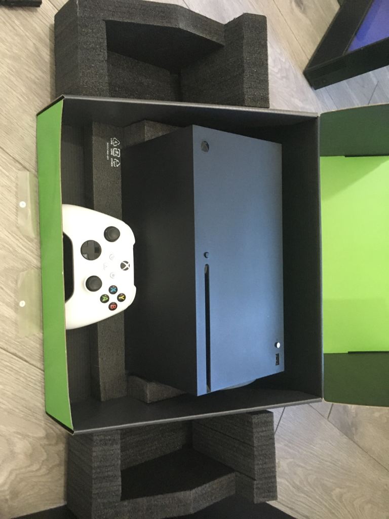 Xbox Series X 1TB Console & Controller – Excellent Condition
