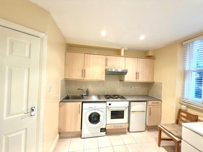  Newly Refurbished Studio Apartment – Westbourne Grove Terrace, Bayswater, W2-Ref: 282