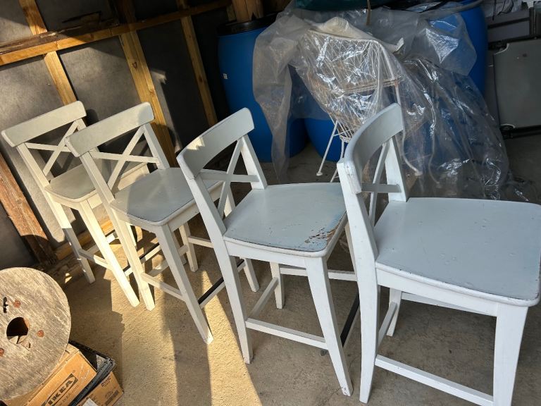 4 Bar stools 