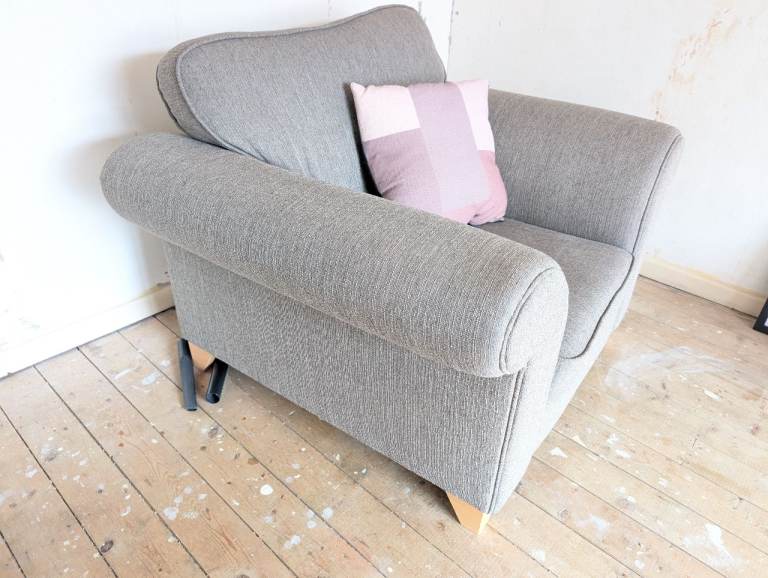 Armchair in excellent condition. 