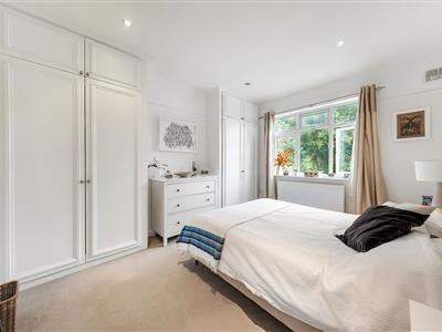 Large 2 bedroom flat in tooting to let as a whole 