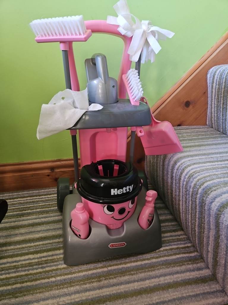 Toy 'Hetty Hoover' pink cleaning set