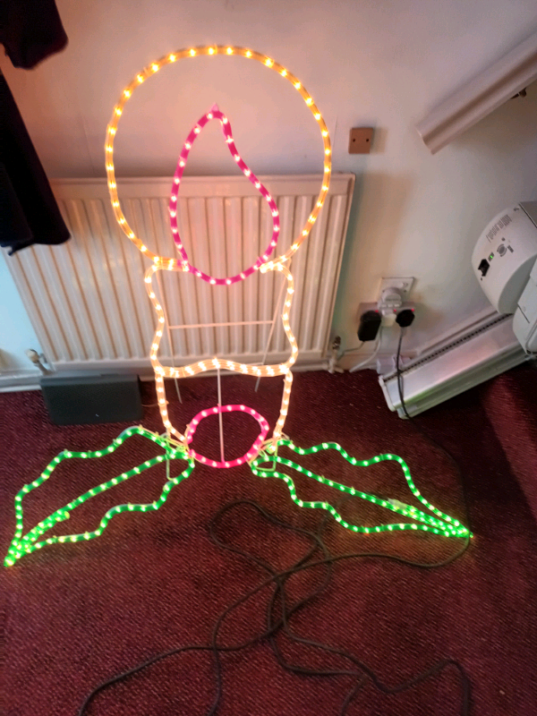 CHRISTMAS LIGHT FEATURE