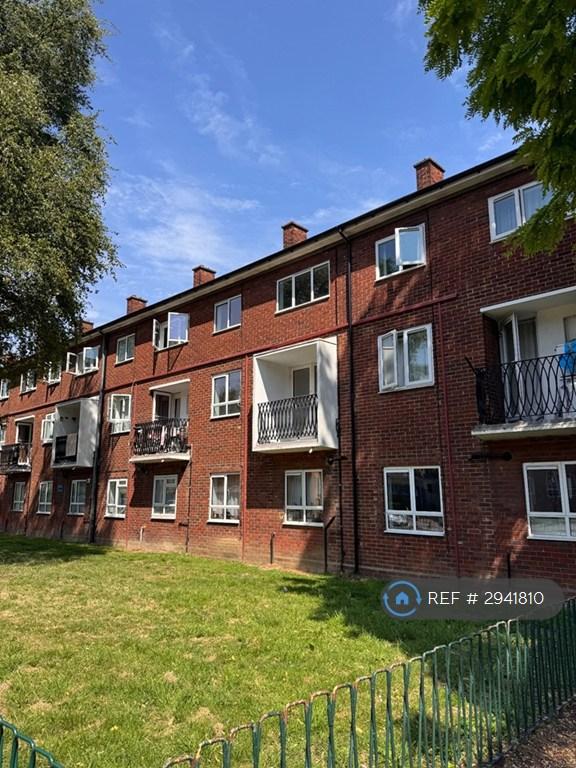 4 bedroom flat in Valley House, London, N9 (4 bed) (#2941810)