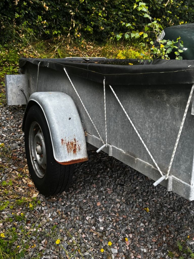 Flat bed trailer 