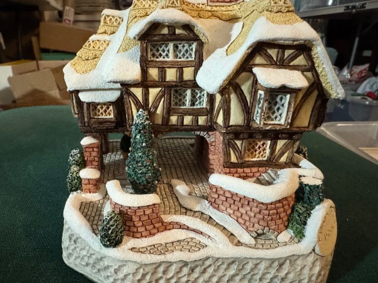 David Winter Cottages Miss Belle's Cottage - Hand Painted