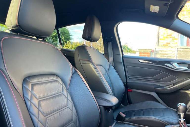 2024 Ford Focus ST-LINE X | Heated Seats/Wheel | B+O Audio | Sync 4 Touchscreen Navigation  Hatch...