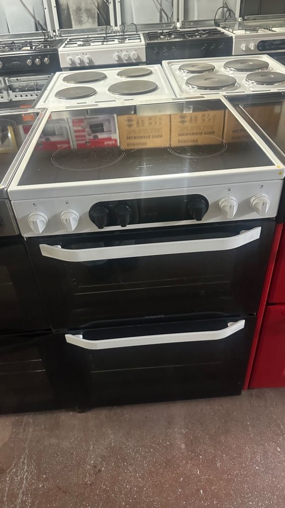 White Freestanding Electric Cooker with Double Oven – Good Condition