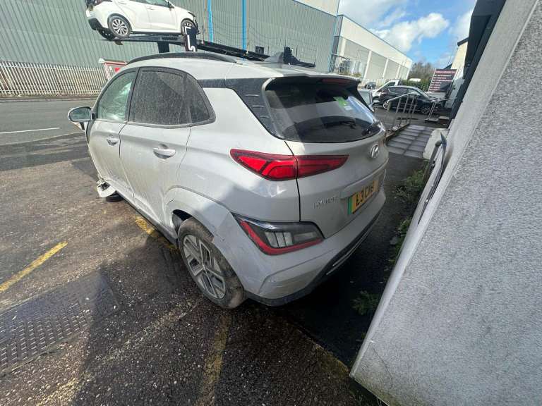 2022 HYUNDAI KONA 150KW ULTIMATE 64KWH 5DR AUTO BREAKING FOR PARTS