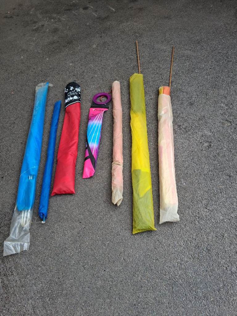 7 kites all different sizes amd shapes