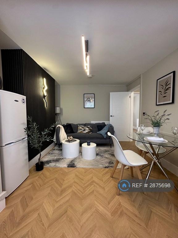 3 bedroom flat in St. Stephens Grove, London, SE13 (3 bed) (#2875698)