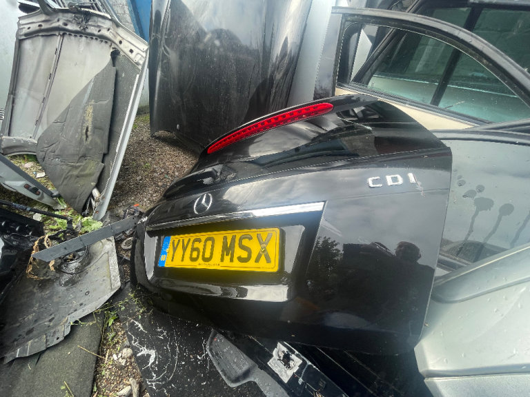 Mercedes w204 c class estate tailgate black colour code 197 