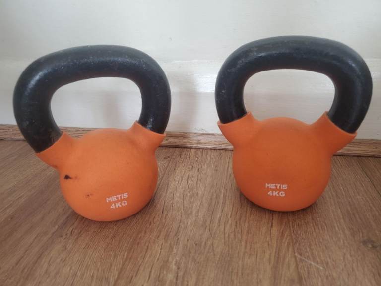Pair of 4kg kettlebells