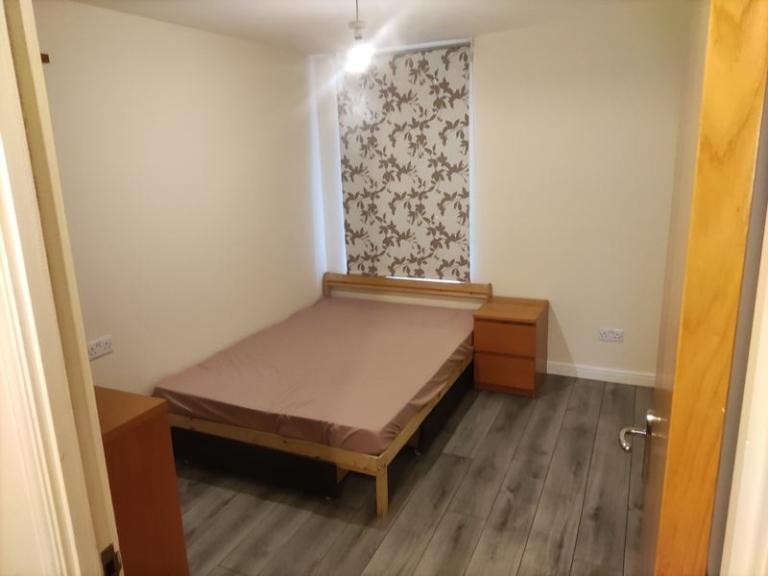 Room with private bathroom to rent 