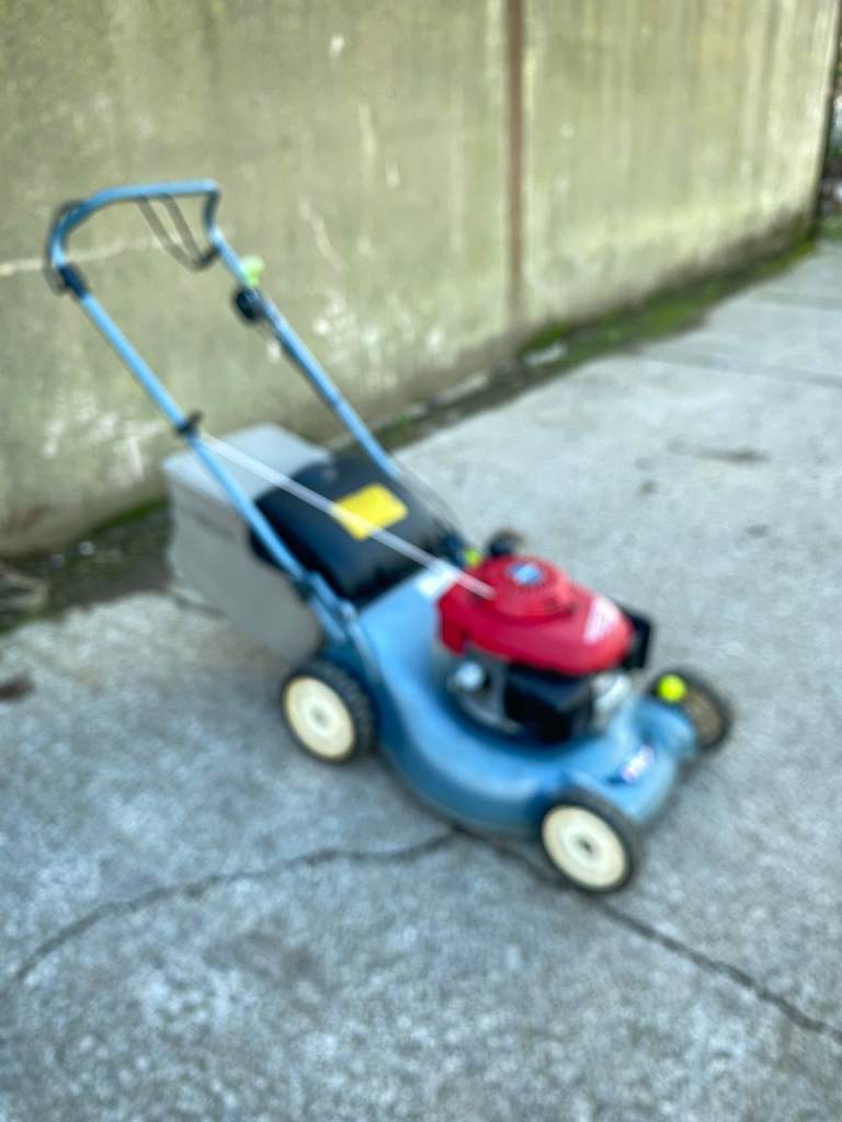 Honda Izy HRG465C2 SDE Petrol Lawnmower – Good Condition