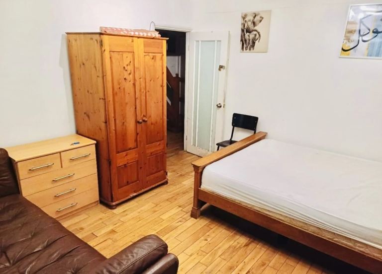 *** Double Room - Langdale Gardens, Perivale UB6