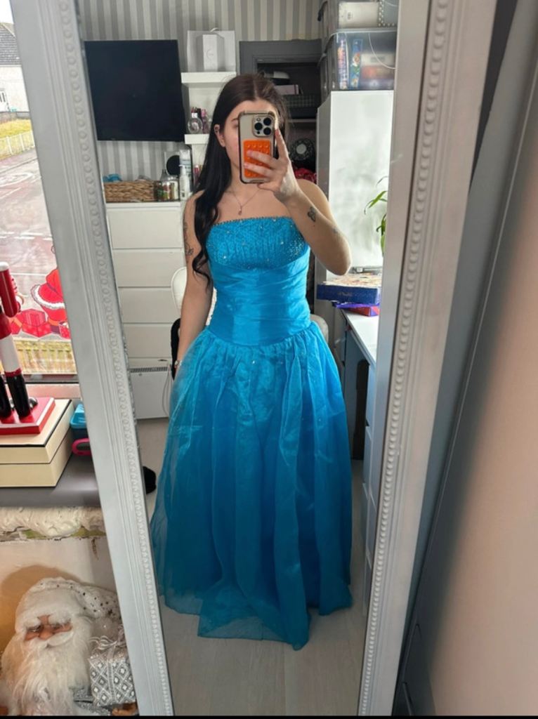 Beautiful blue prom dress size 6