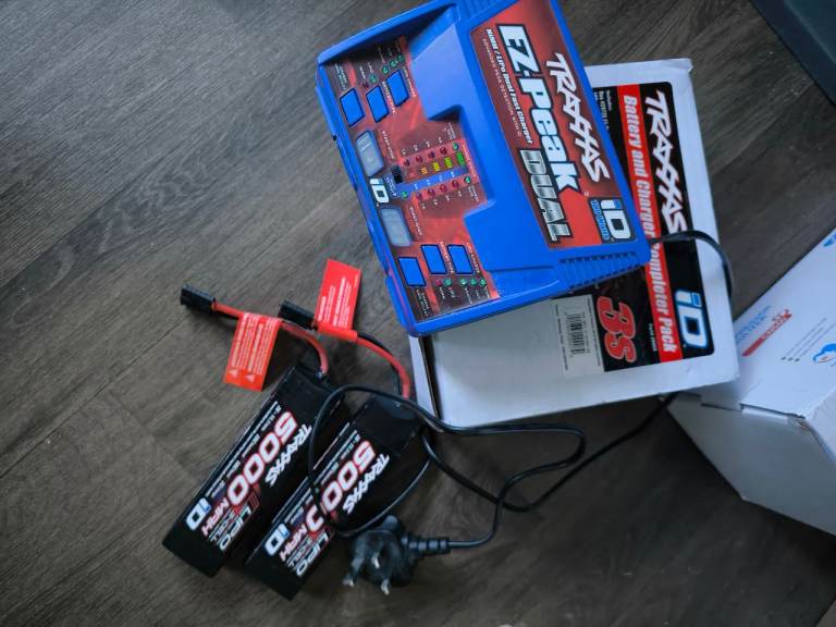 Traxxas 3s ID dual fast charger and batteries 