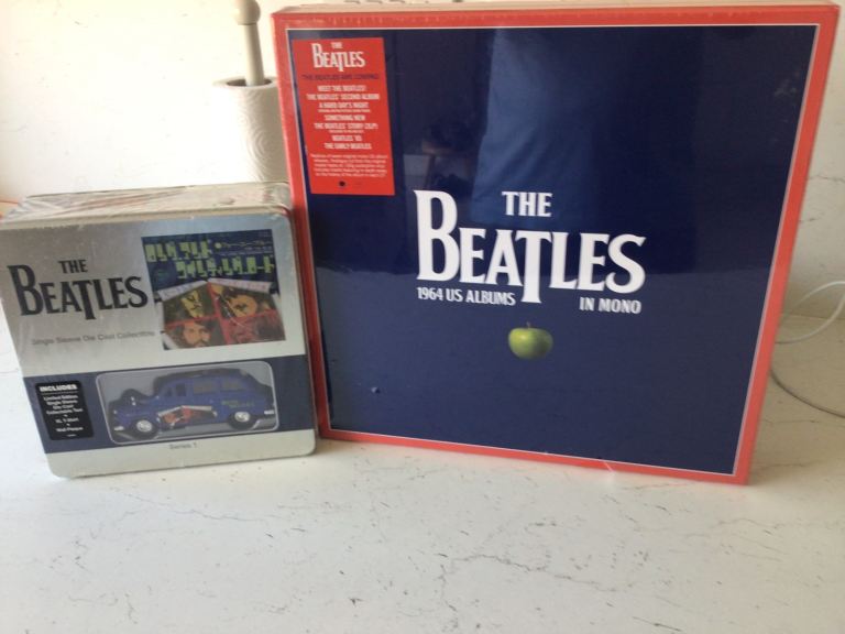 The Beatles 1964 us albums in mono and die cast collectible 