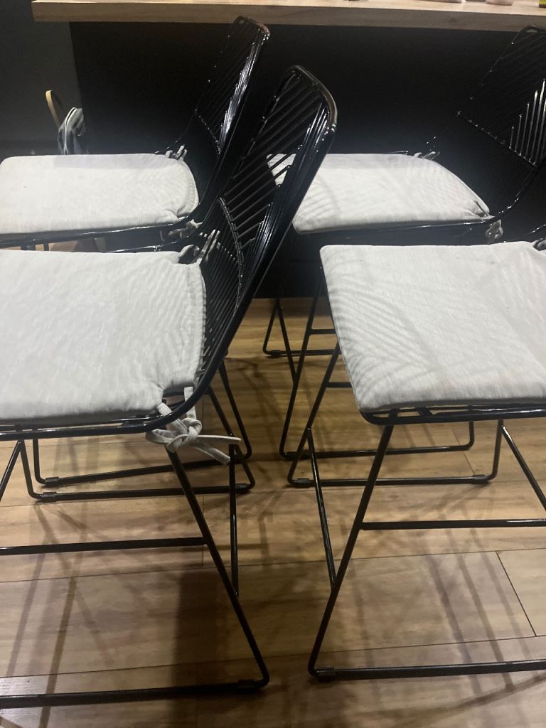Set of 4 Black Metal Dining Chairs with White Cushions