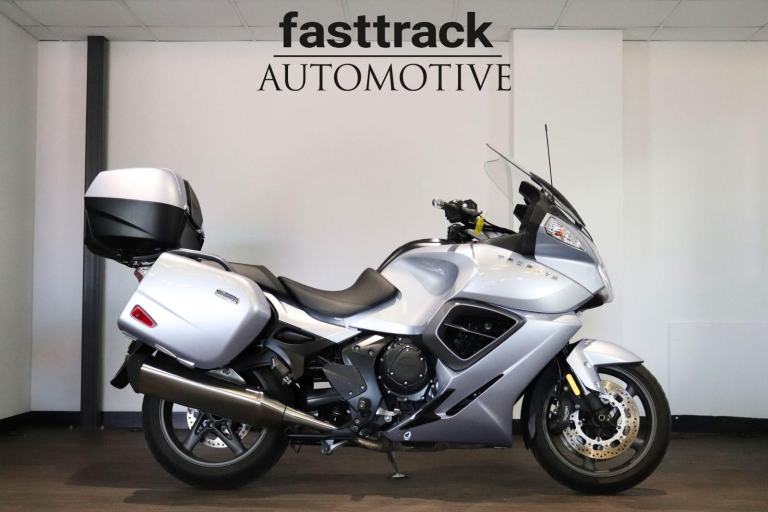 Triumph Trophy 1200 SE - 2014 - HEATED SEAT | CRUISE | RADIO | 9 SERVICES