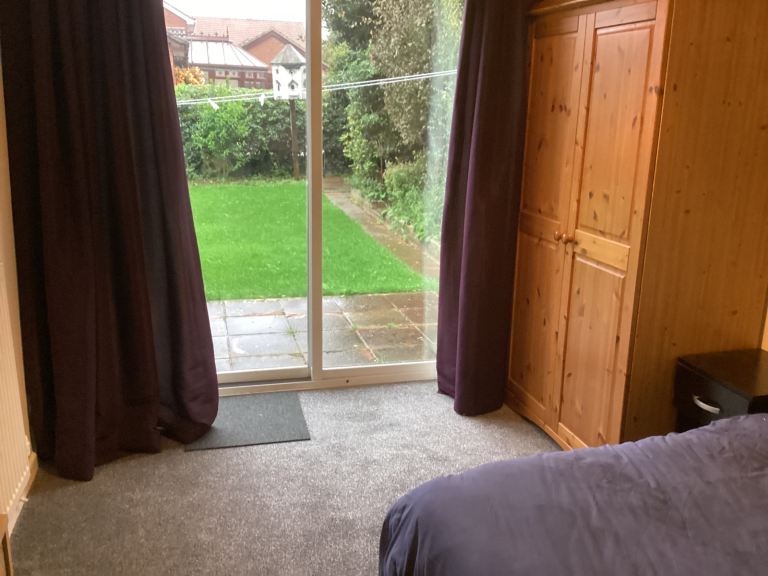 Loverly room in bungalow for rent